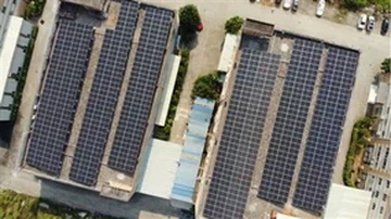 ¿Cuál es la eficiencia de un panel solar de 450 vatios?
